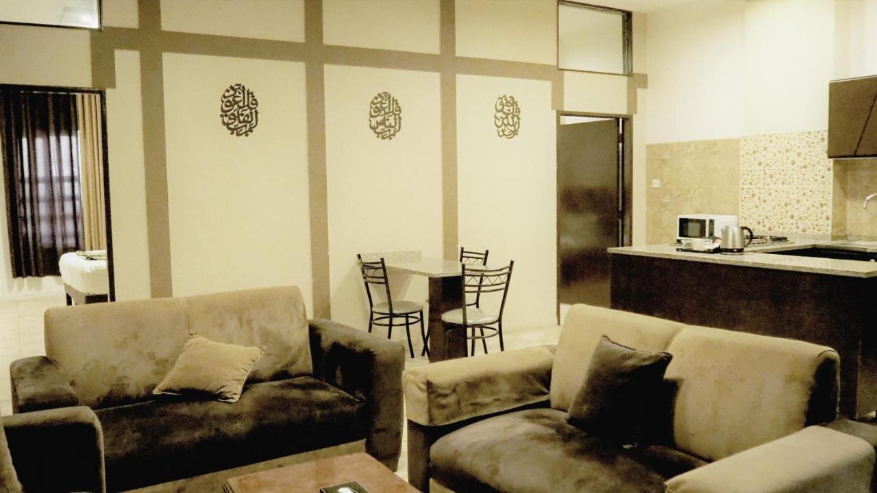 Al Fawanes Hotel Apartments อัมมาน ภายนอก รูปภาพ