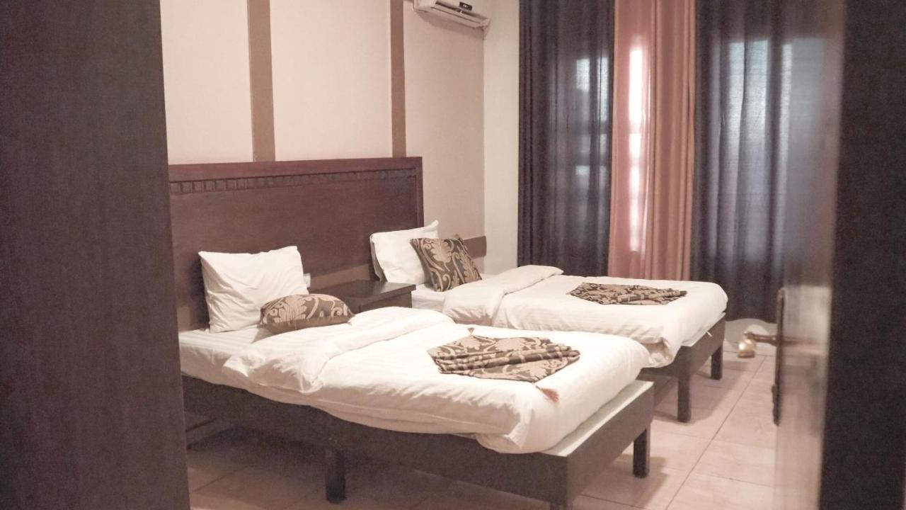 Al Fawanes Hotel Apartments อัมมาน ภายนอก รูปภาพ