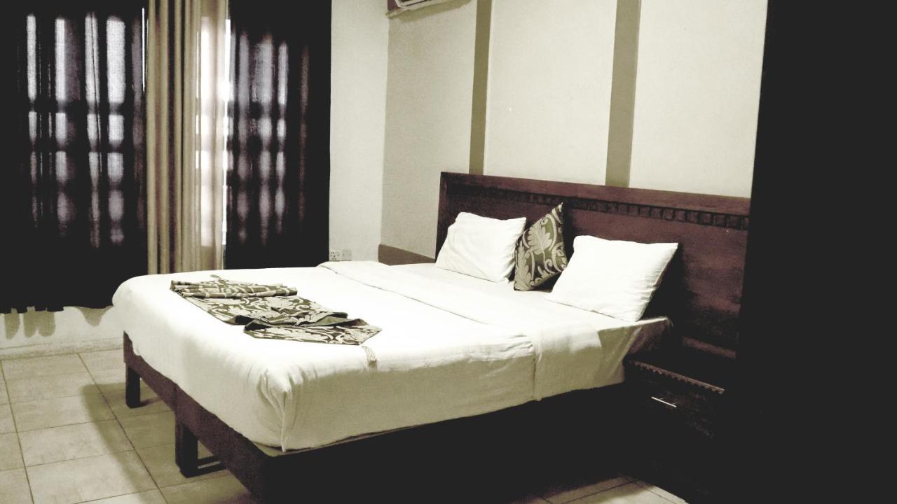 Al Fawanes Hotel Apartments Al Yadudah ภายนอก รูปภาพ