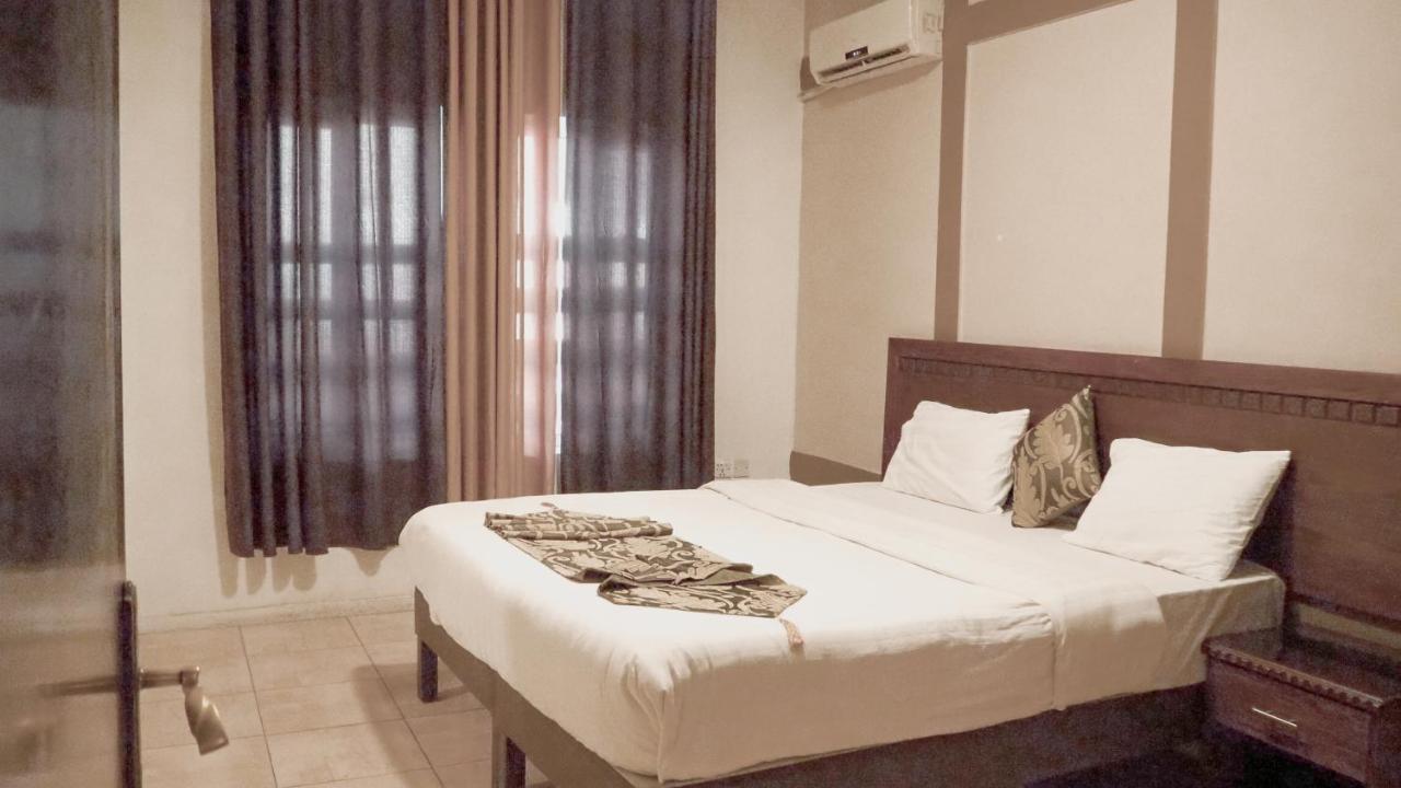 Al Fawanes Hotel Apartments อัมมาน ภายนอก รูปภาพ