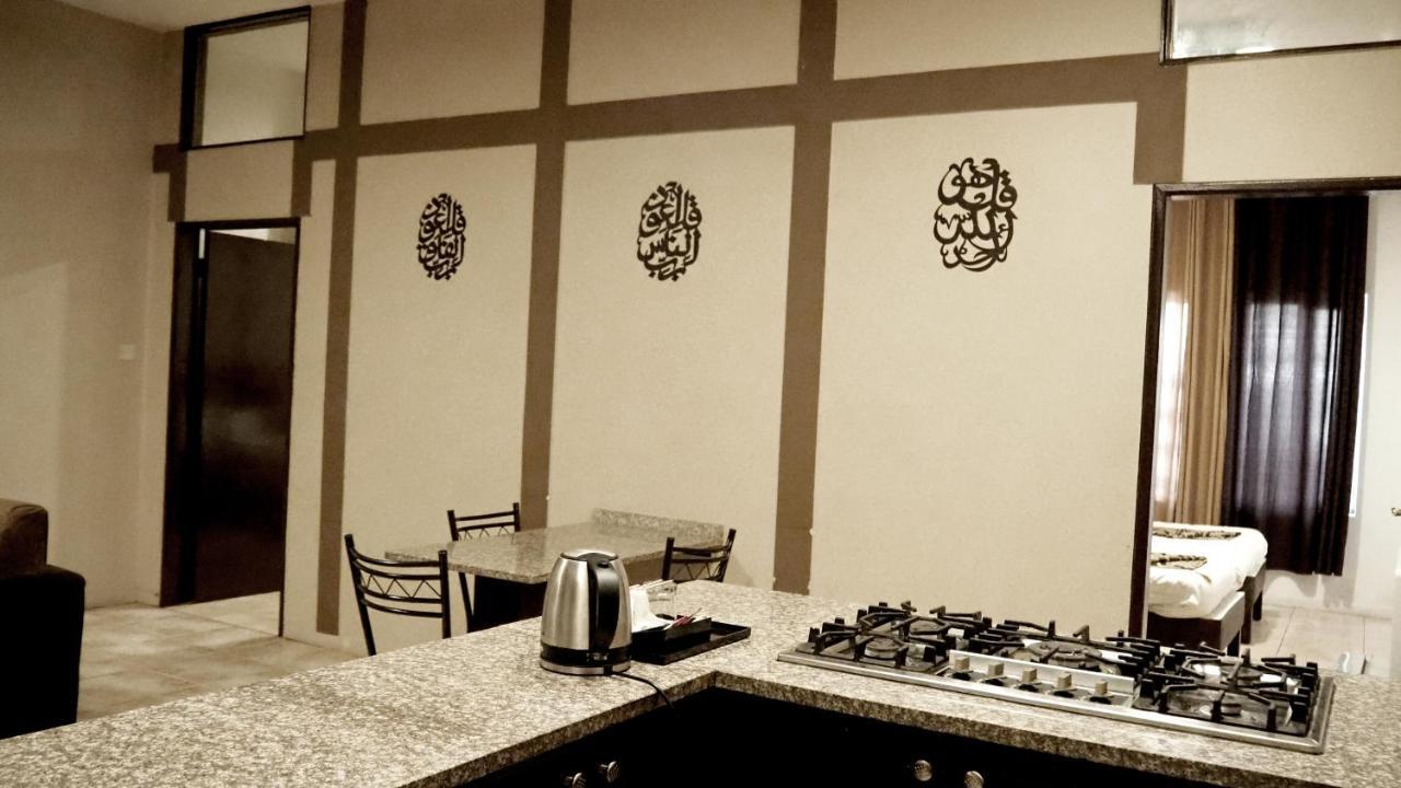 Al Fawanes Hotel Apartments อัมมาน ภายนอก รูปภาพ