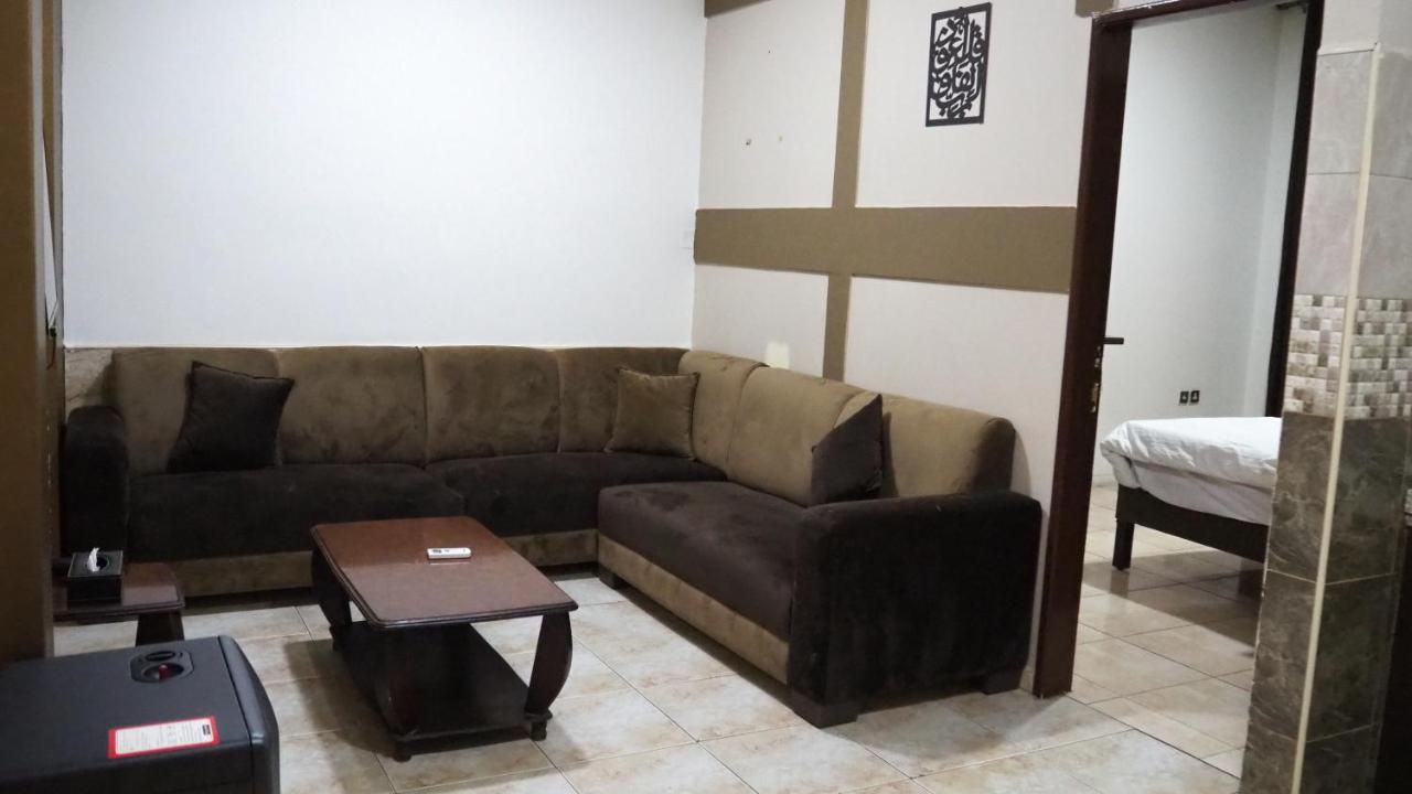 Al Fawanes Hotel Apartments Al Yadudah ภายนอก รูปภาพ