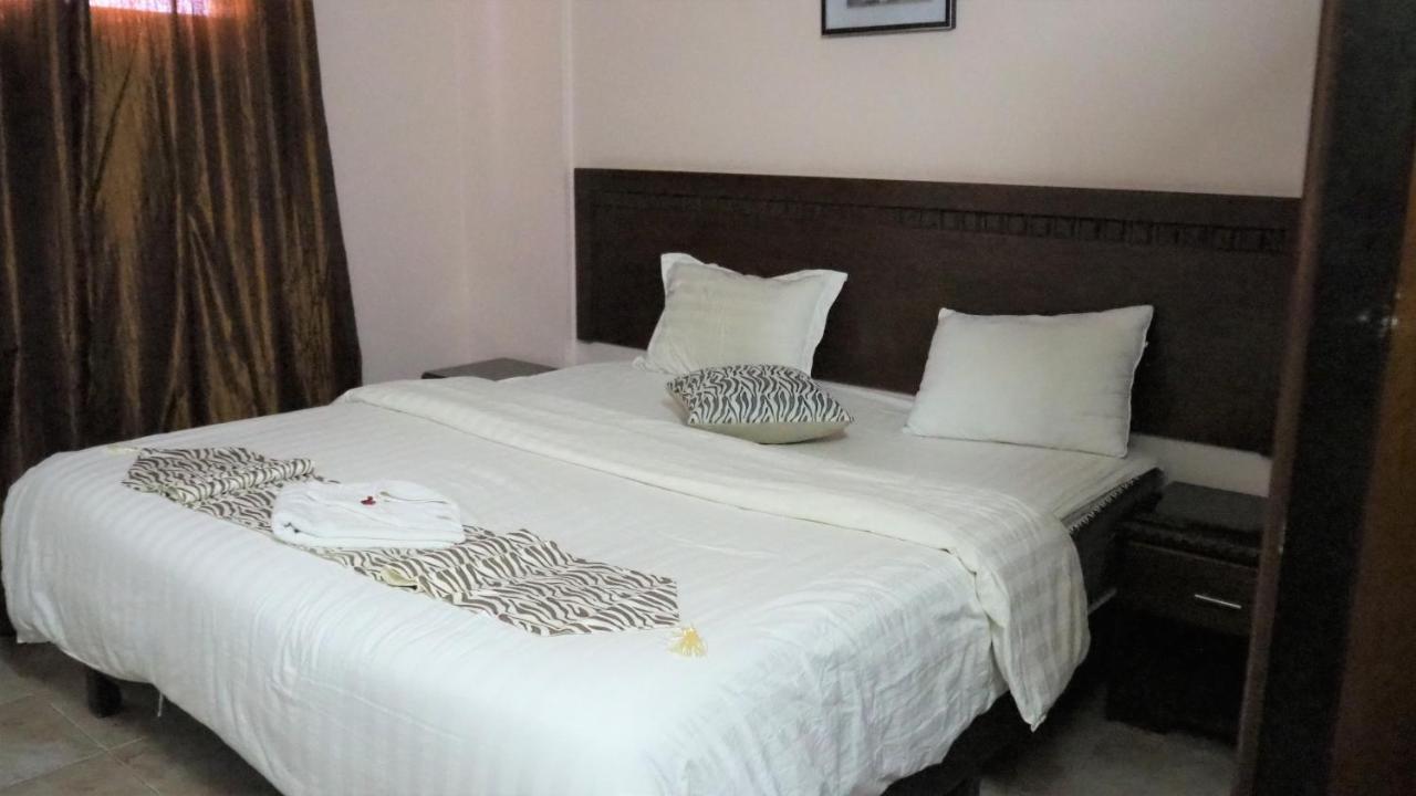 Al Fawanes Hotel Apartments Al Yadudah ภายนอก รูปภาพ