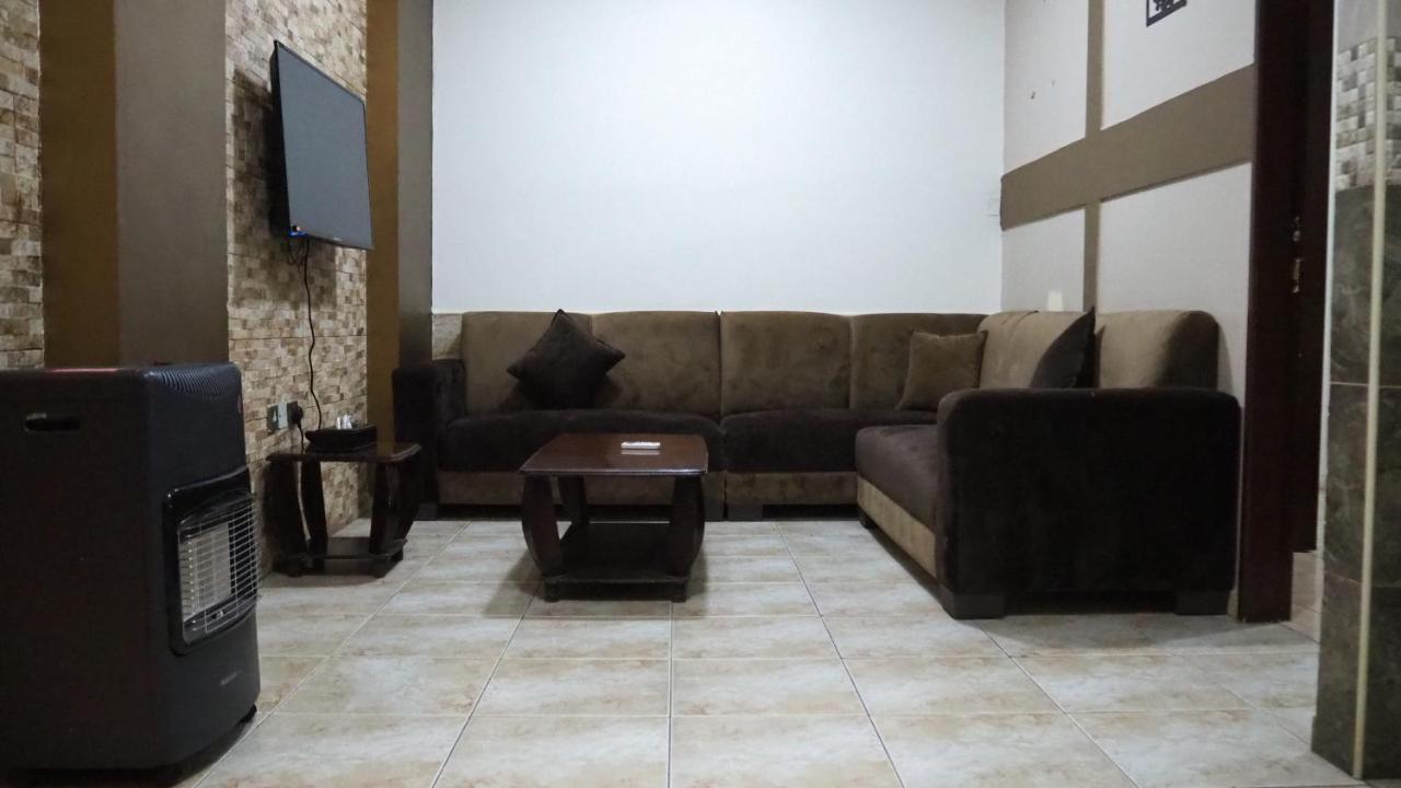 Al Fawanes Hotel Apartments อัมมาน ภายนอก รูปภาพ