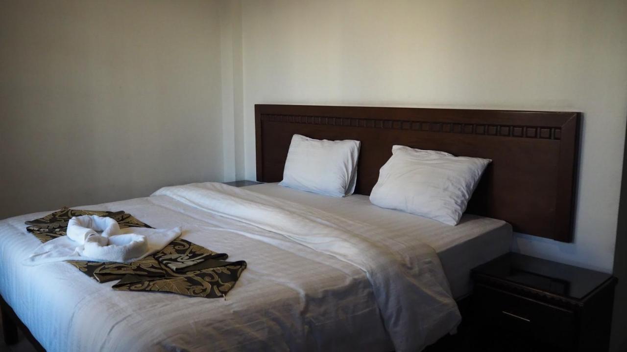 Al Fawanes Hotel Apartments อัมมาน ภายนอก รูปภาพ