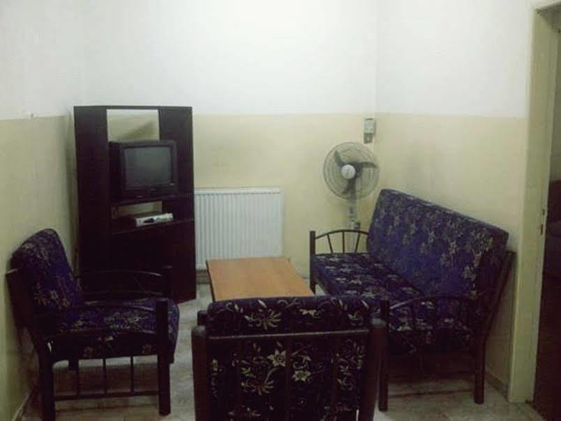 Al Fawanes Hotel Apartments อัมมาน ภายนอก รูปภาพ
