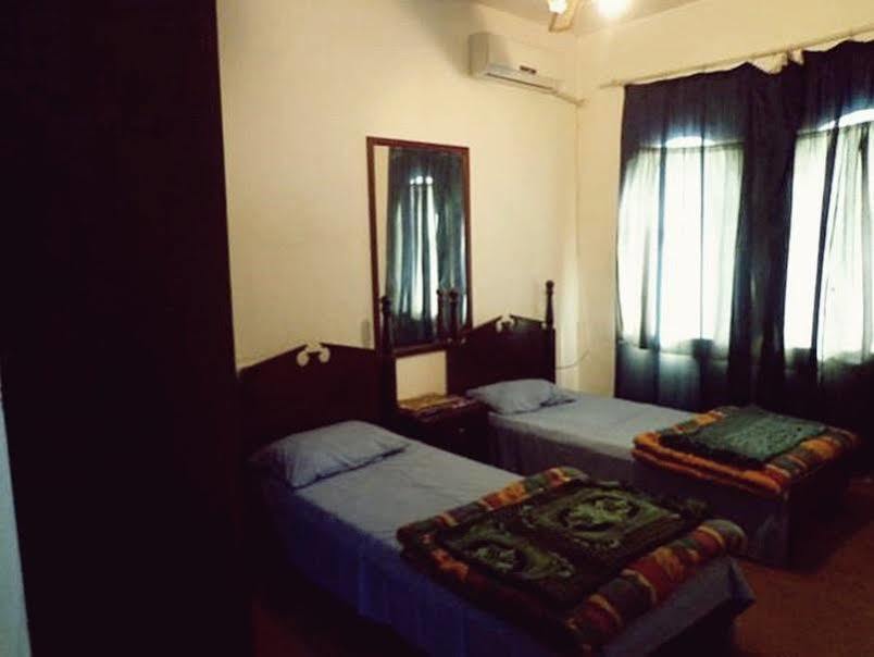 Al Fawanes Hotel Apartments อัมมาน ภายนอก รูปภาพ